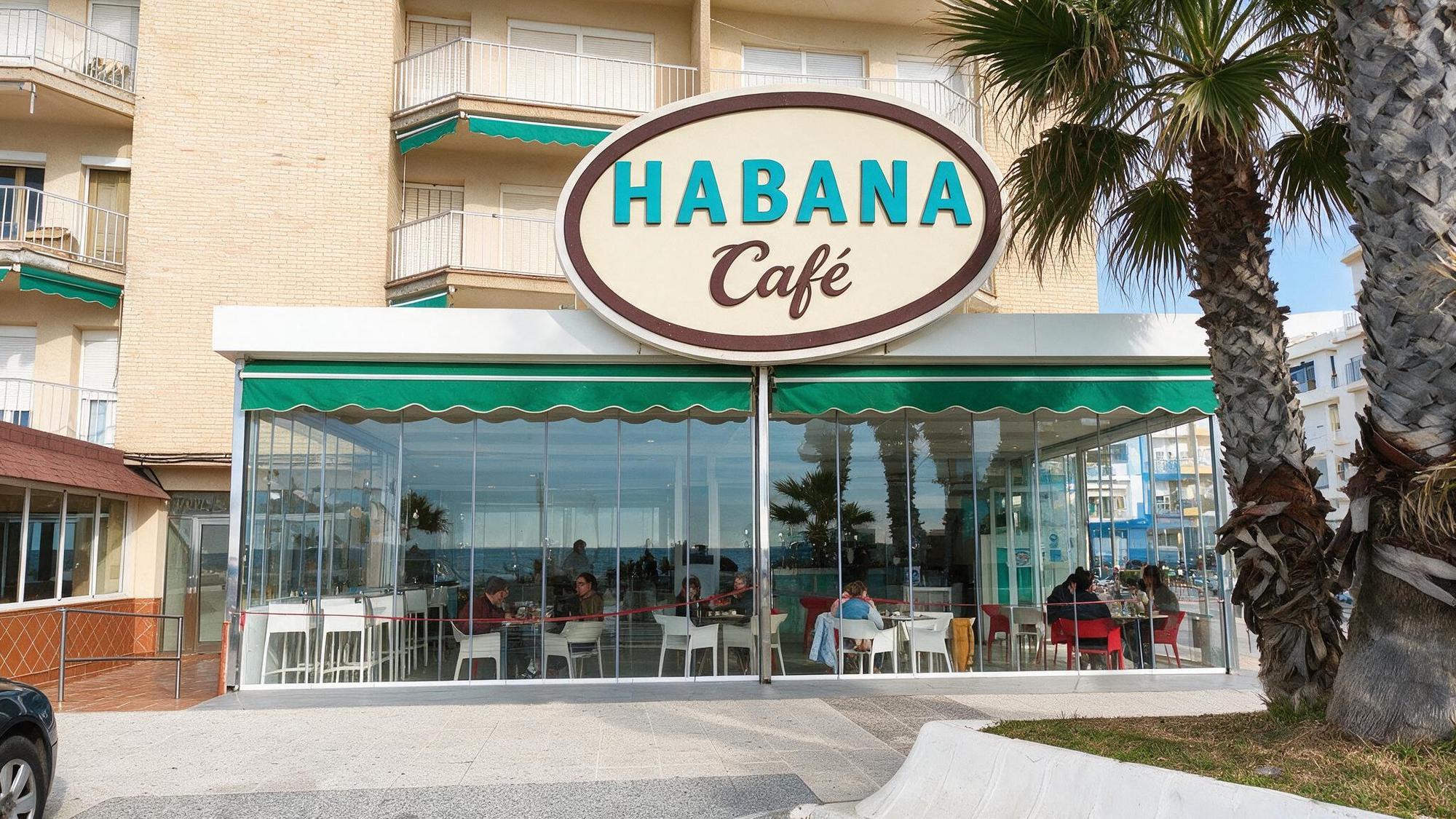Fachada de Habana Café Salobreña, cafetería frente al mar en Salobreña